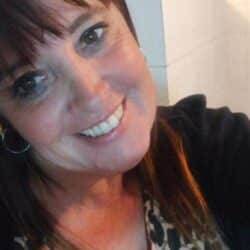 Zerreiß meine Nylon Strumpfhose und leck meine Muschi