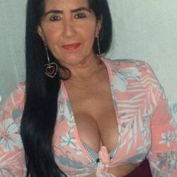 Wäre schön wenn mir wer die Fotze lecken kommt